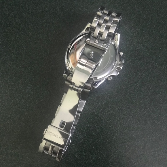 Michael Kors Silver Tone Oversized Stainless Steel Women’s Watch MK5882 - Picture 5 of 14